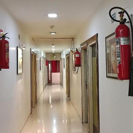 Hotel Royal Apple Ahmedabad Luaran gambar