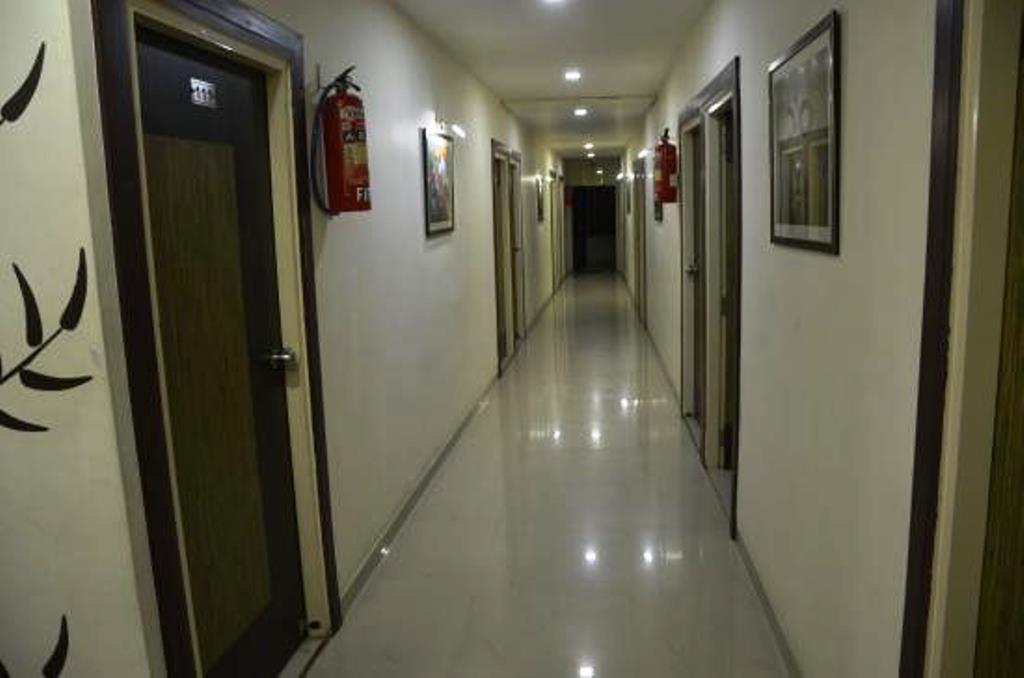 Hotel Royal Apple Ahmedabad Luaran gambar