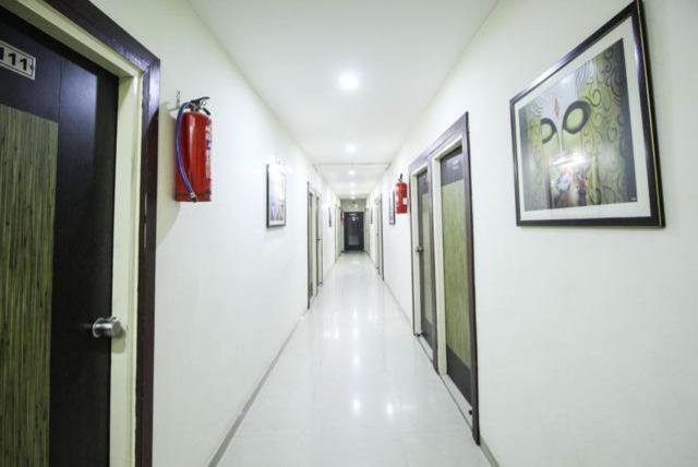 Hotel Royal Apple Ahmedabad Luaran gambar
