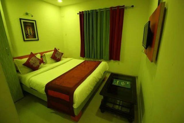 Hotel Royal Apple Ahmedabad Luaran gambar